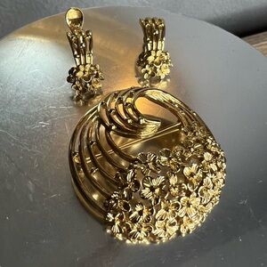 Monet vintage set earrings/ brooch dainty flowers